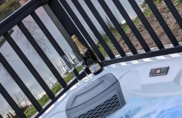 Kingfisher Lodge - Lakeside Lodge With Hot Tub - Foto 3