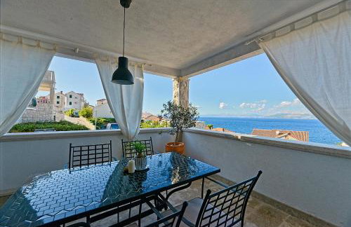 Art Apartments Postira - Photo 1