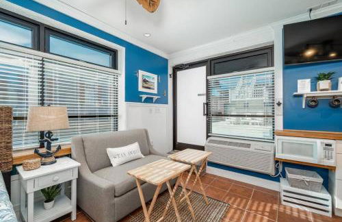 Why Knot Getaway…Rooftop with WaterView! Unit F - Foto 37