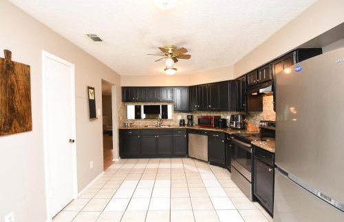 10 Minutes from IAH and Mall, Newly Rehabbed - Foto 12