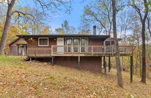 Two Cabins Retreat in Woods Resort - Dog-Friendly - Foto 5