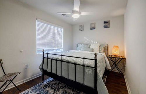 5min-Grant park with Fenced Yard, Parking and Pet Friendly - Photo 9