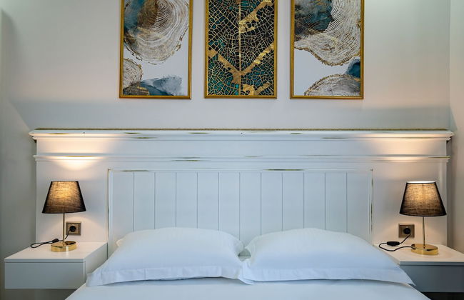 Eluxio Suite Hotel - Photo 15