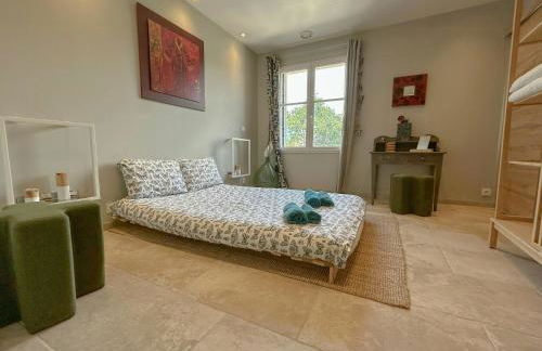 Modern Provençal Villa At The Forest's Edge - Foto 23