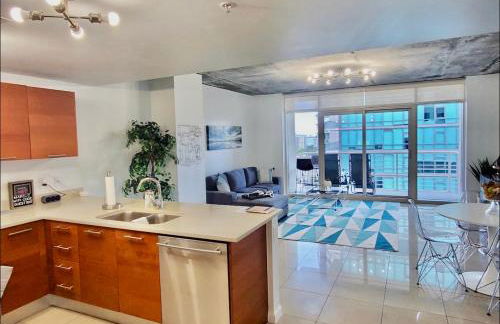 Classy 2BD 2BTH at Midblock with FREE PARKING - Foto 12