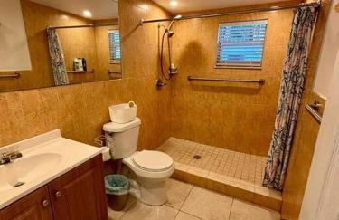 Quiet & Centrally located House - PRIVATE PARKING, LAUNDRY AND STORAGE FOR LUGGAGE - Foto 5