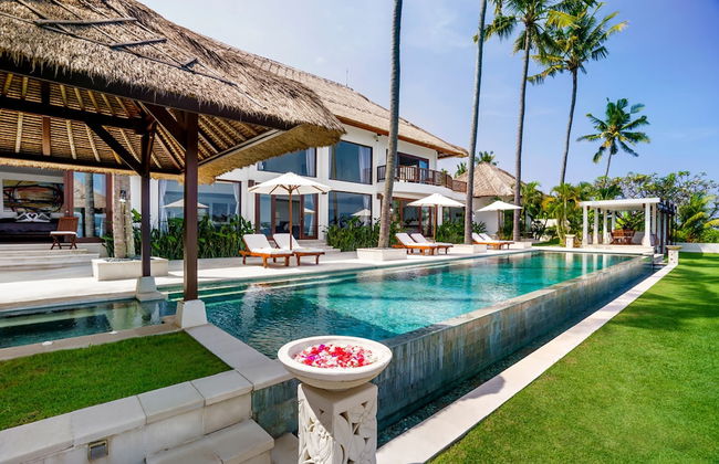 Villa Blanca by Alfred in Bali - Modern Luxury 5 Bdr Oceanfront Villa in Candidasa - Foto 9