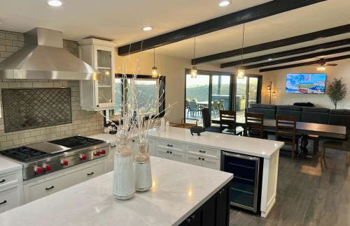 Winery Getaway with Spa and Amazing Hilltop View - Foto 6