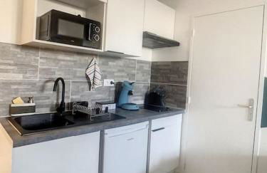 SUPERBE STUDIO HYPER CENTRE TOUT ÉQUIPÉ WIFI NETFLIX 2PERS - Foto 16