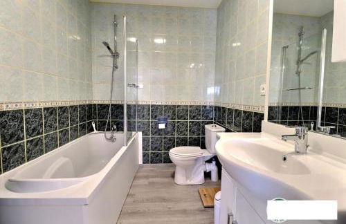 Gîte myosotis Piscine Privée 4 Chambres - Foto 16