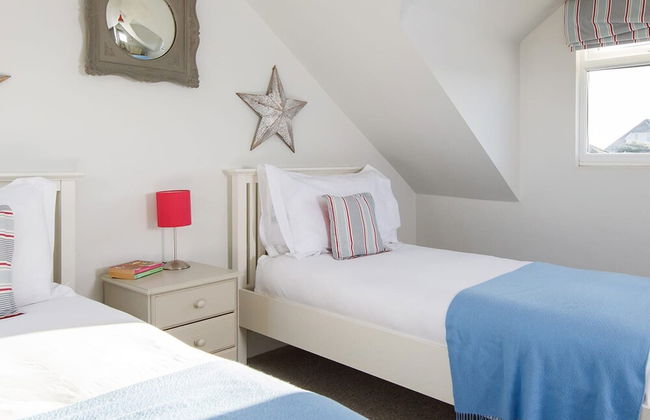 4BR Beach House Sleeps 10 - 5 Mins Walk to the Sea - Foto 34