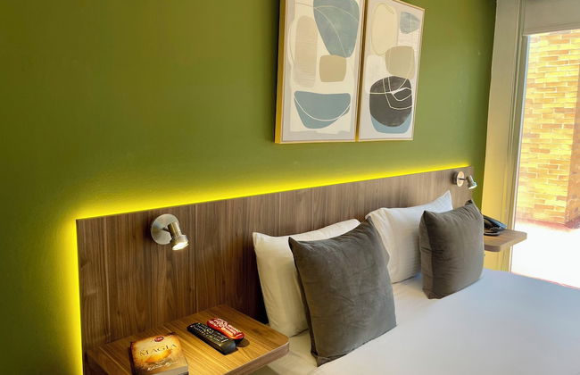 122 Plaza Apartahotel - Photo 22