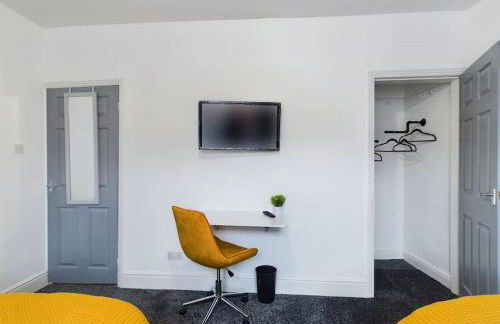 Cliff House By RMR Accommodations - NEW - Sleeps 8 - Modern - Parking - Foto 3