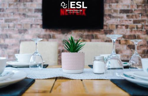 Open Plan - 3 Bedroom House - Garden and Outdoor Seating - Driveway Parking - Short Drive to City Centre - Foto 17