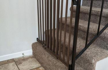 Luxe on Penn Family Friendly, Toddler amenities, baby proof with baby gate, toys, bath toys, cups and plates, Separate Workstation with Desk and Monitor, located in desirable SE Boise next to the Greenbelt and Boise River - Foto 30