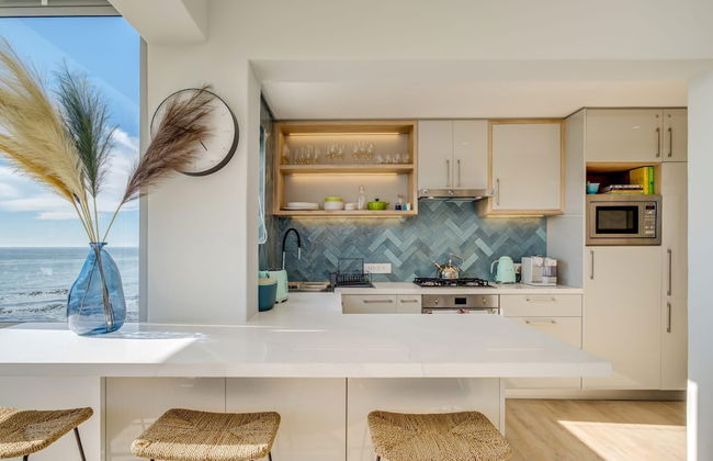 Exquisite Mouille Point Apt by Golf Course Serene Suite - Photo 6