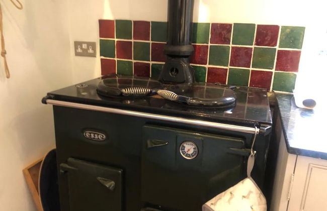 Charming Country Cottage in a Peaceful Location - Photo 12