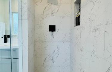 Quiet stylish home close to downtown and airport - Foto 13