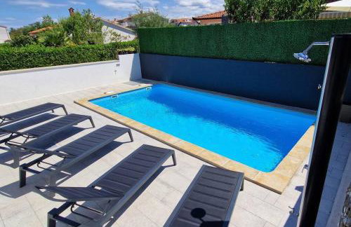 Villa Castanea - kuća za odmor s bazenom - Foto 1