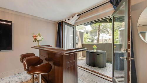 Spacious Dallas 2BR Condo Pool View - Foto 5