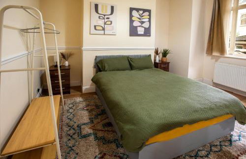 Newly Furnished Cosy 3 bed 20mins from City Center - Foto 16