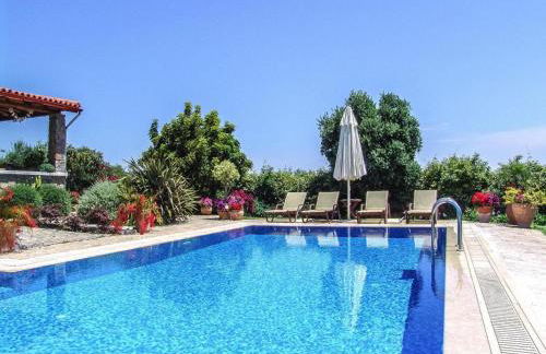 Private Pool & Garden Villa for 6 - Foto 16