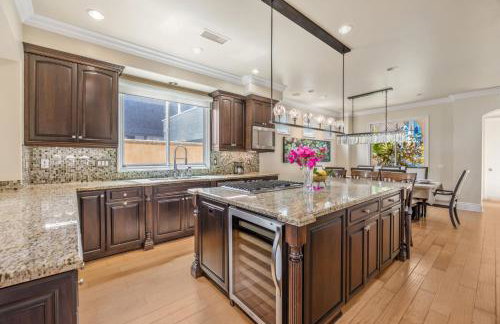 Beach Retreat- Walk to Beach, BBQ, Oceanview Rooftop & Firepit - Foto 17