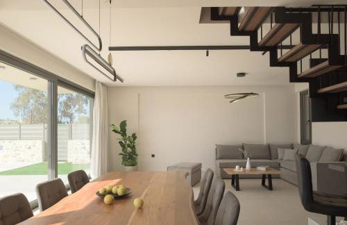 Venerato Villas Ampela & Apolonia, with Pool, Spa Whirlpool & Heritage, By ThinkVilla - Foto 61