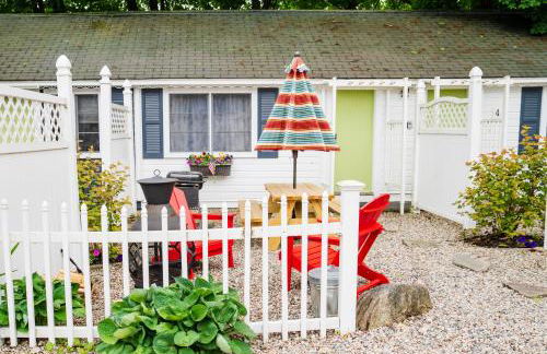 Cottage 3 - Queen and Full Beds Child Loft w 2 Twins Private Bath Kitchenette Pets Allowed Fee applies - Photo 1