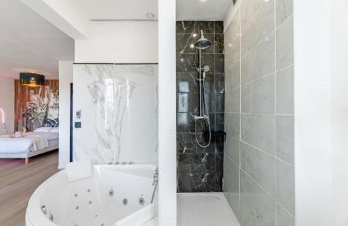 Aurora Lov'Room Proche de Saint Charles - Foto 11