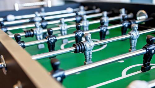 LONG TERM STAY SPECIAL OFFER AVAILABLE! 5-Bedroom Spacious, Stunning Design, Sociable Areas & Cosy House Near South Downs Park, Sleeps 11 with GAMES Room, PRIVATE PARKING and GARDEN - by Blue Puffin Stays - Foto 4, Game Room