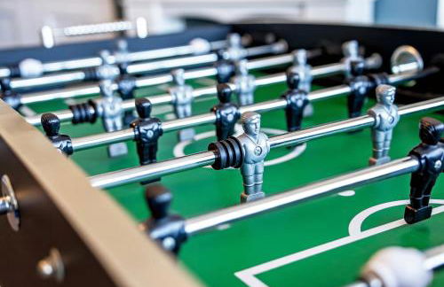 LONG TERM STAY SPECIAL OFFER AVAILABLE! 5-Bedroom Spacious, Stunning Design, Sociable Areas & Cosy House Near South Downs Park, Sleeps 11 with GAMES Room, PRIVATE PARKING and GARDEN - by Blue Puffin Stays - Foto 4