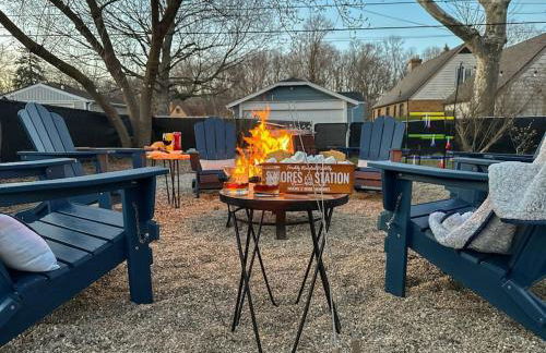 Step into School Spirit at the Golden Dome Getaway - Foto 50