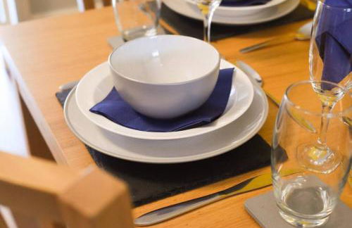 Air Maison - Family Home with Off-Road Parking - Photo 42