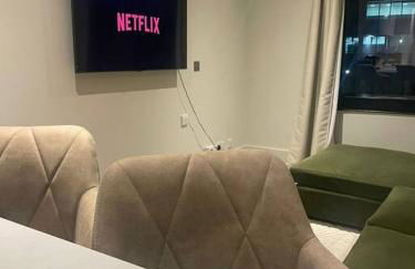 1 Bed Apt - Balcony - City View - Great Location - Foto 5