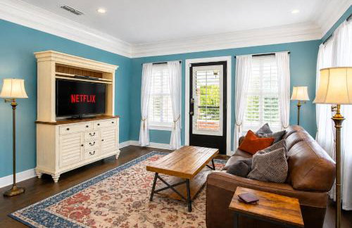 Charming home with pool, enclosed yard, patio & great Woodlawn Lake location - Foto 32