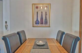 Three bedroom house in Culloden, Inverness - Photo 8