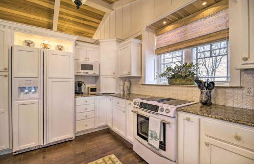 Waterfront Retreat with Dock, Pool and Jet Skis - Foto 10