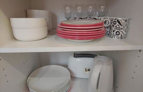 Self Contained, Double Bed Studio, private kitchen, private Bath, Walking distance to Harry Potter - Foto 36