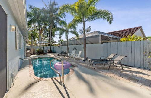 Charming Heated Pool Home - 3 miles to the Beach, Pet and Family Friendly -Available Year Round! - Photo 38