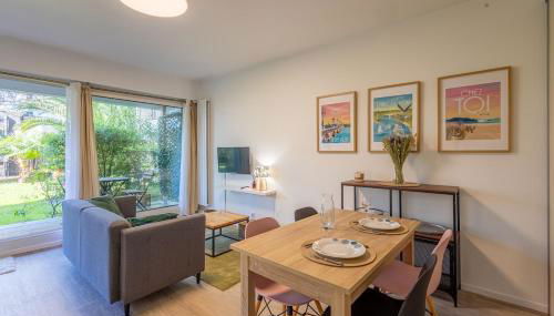 Appart cosy et terrasse en ville - Foto 5, Garden, Garden view, dishwasher, storage, sunbed, furniture, towels, stove, Shower, wardrobe, heating, toaster, Game Room