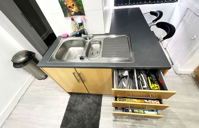 Luxury 3 Bedrooms Entire Flat - Self Check in & Check out - Photo 18