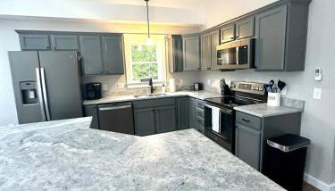 New 2023 Waterfront Home near Acadia with Hot Tub - Foto 4, dishwasher