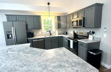 New 2023 Waterfront Home near Acadia with Hot Tub - Foto 4