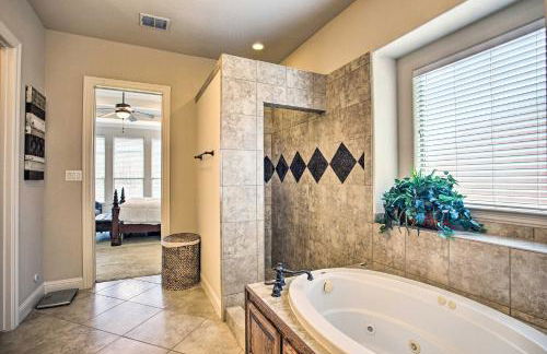 4 Mi to Grapevine Lake Texas Home with Media Room - Photo 20