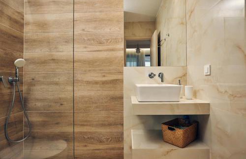 Thelxi's Suite II - Brand New Seaview Suite! - Foto 23