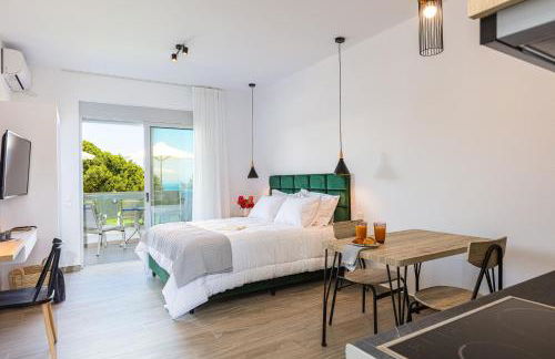 Evilio Suites, Inspired Family Retreat with Pool, Βy ThinkVilla - Foto 32