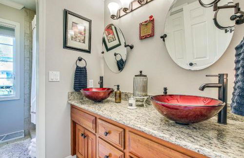 Menasha Home with Patio - Walking Distance to Lake! - Foto 15