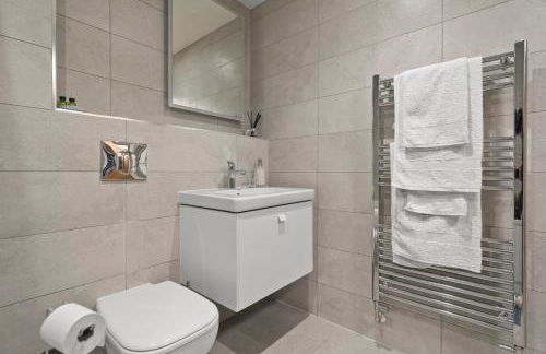 Solihull Flat For 2 with Fast WiFi with Free Secured Parking - Foto 20