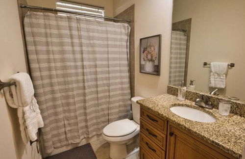 Luxury Townhouse Minutes from Beach and Downtown - Foto 16